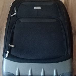Ricardo Elite rolling suitcase